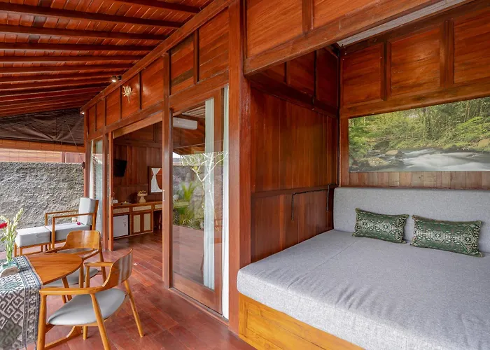 Villa Aranya